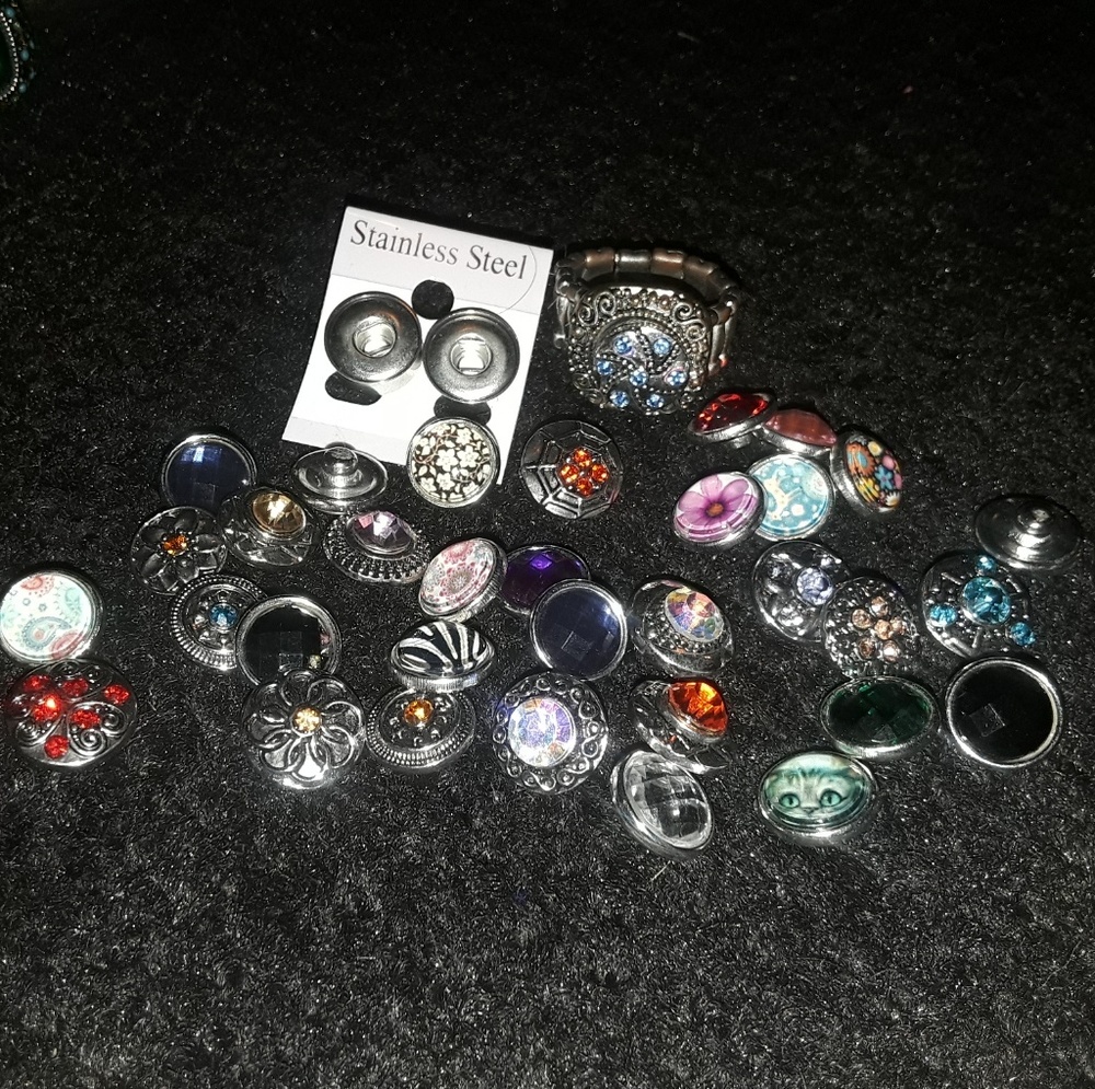 Snap on jewelry, 1 ring and 1 set of earrings